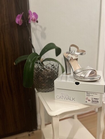 Catwalk Junkie Sıfır ürün ihracat fazlası ürünler etiket fiyatı 1100 tl