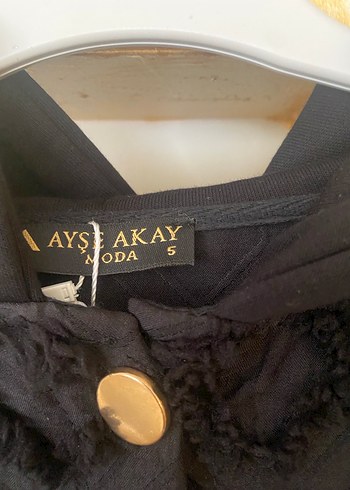 Düğmeli Siyah Nakışlı Uzun Kadın Kaban - Görsel 2