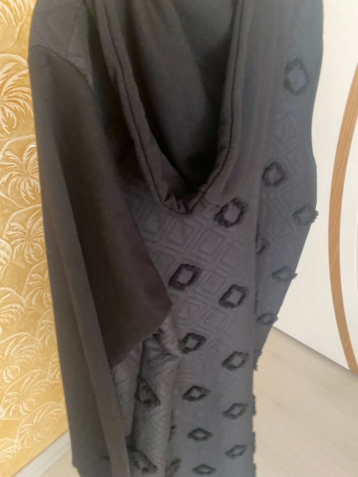 Düğmeli Siyah Nakışlı Uzun Kadın Kaban - Görsel 5