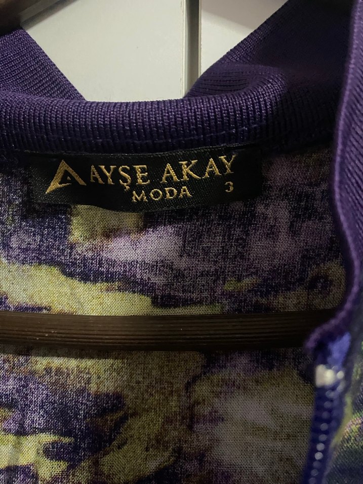 Mor Uzun Bağlama Desenli Piliseli Elbise - Görsel 2