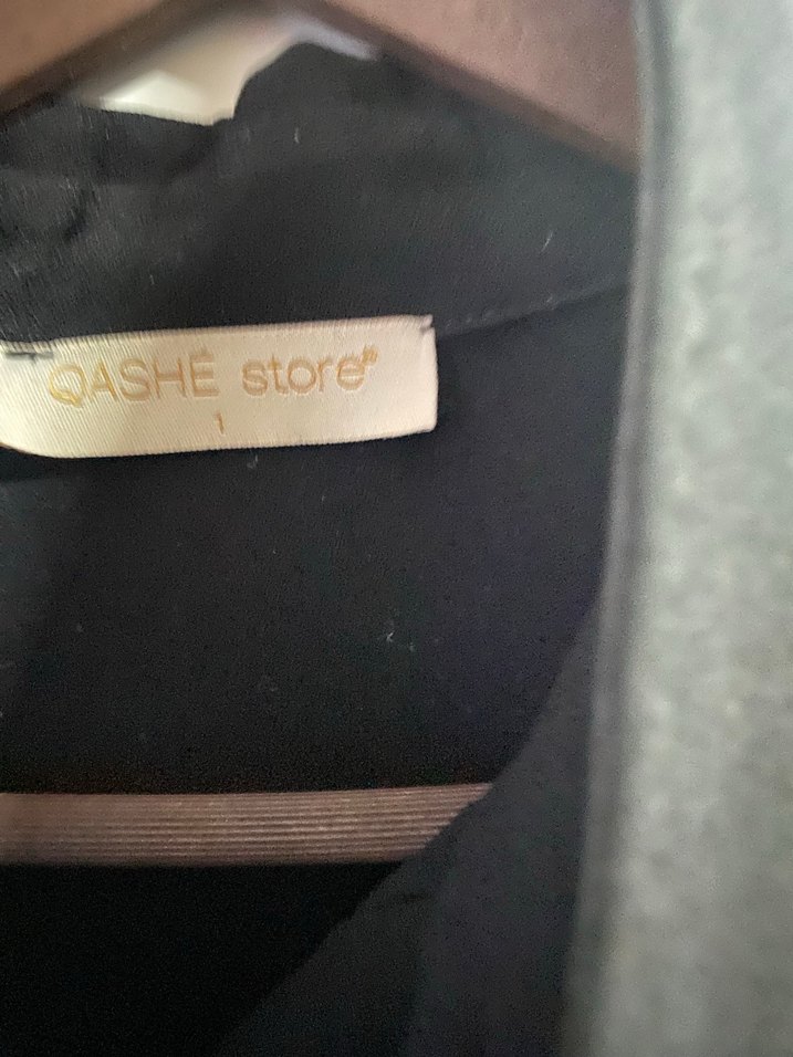 Düğmeli Siyah gömlek - Görsel 2