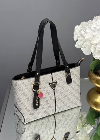 Guess - Liza