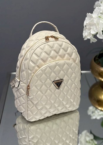 Guess - Giully Kapitone