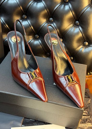 Yves Saint Laurent 38