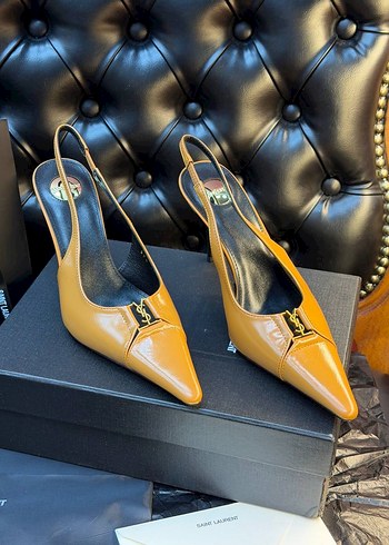 Yves Saint Laurent 39