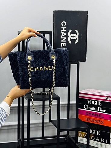  Beden Chanel Tote Plush