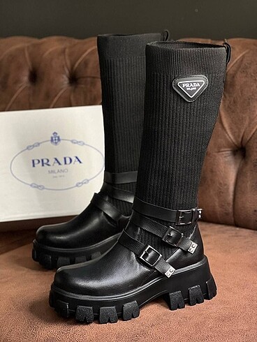 Prada Çizme