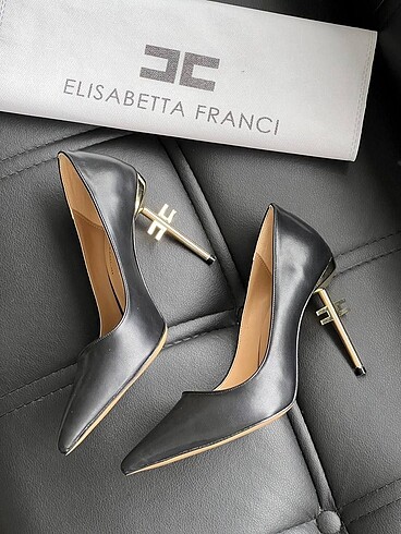 40 Beden Elisabetta Franchi Stiletto