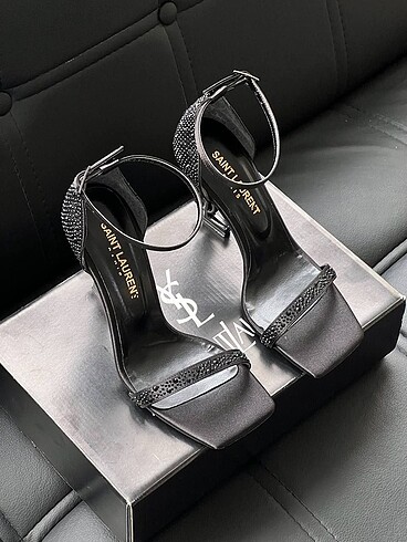 36 Beden Yves Saint Laurent Topuklu