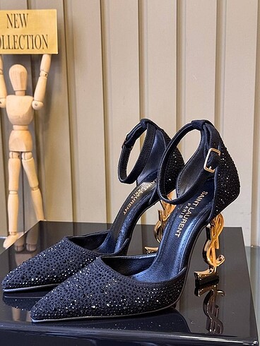Yves Saint Laurent Stiletto