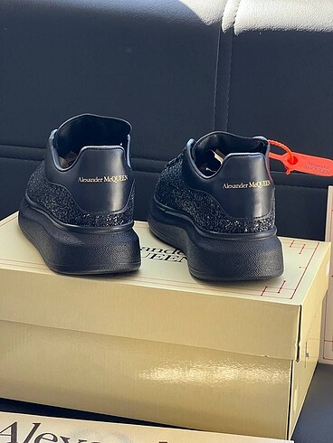 40 Beden Alexander McQueen Sneakers