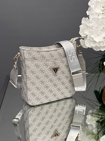 Guess - Crop