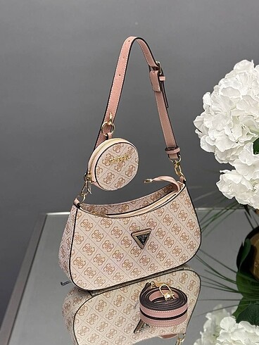 Guess - Graffitti Print Shoulder