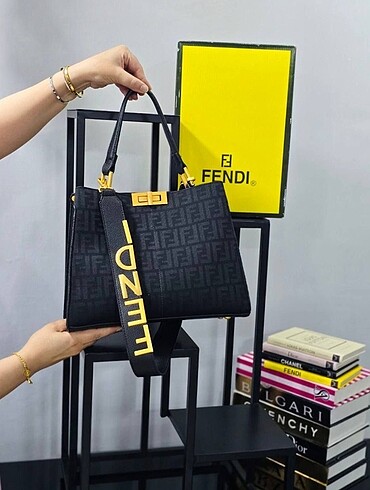  Beden çeşitli Renk Fendi Peekaboo Bag