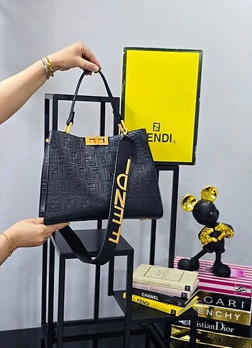  Beden Fendi Peekaboo Bag