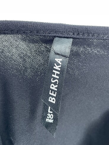 l Beden siyah Renk Bershka Kısa Elbise %70 İndirimli.