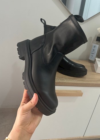 Pull and Bear Marka Postal Bot - Görsel 4