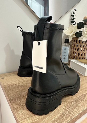 Pull and Bear Marka Postal Bot - Görsel 2