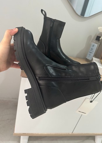 Pull and Bear Marka Postal Bot - Görsel 3