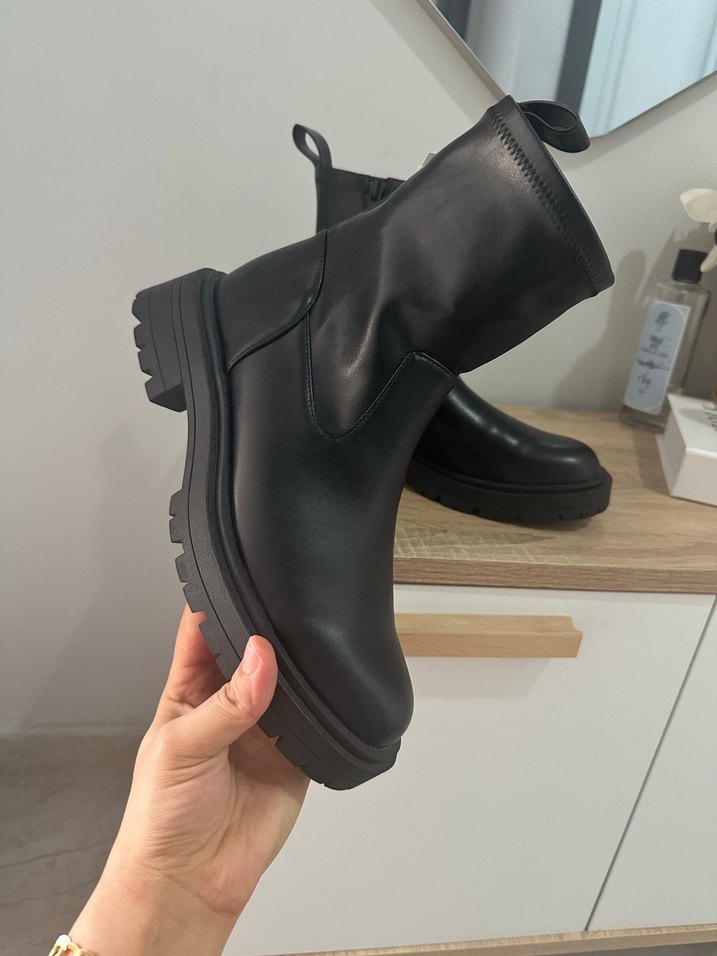 Pull and Bear Marka Postal Bot - Görsel 4