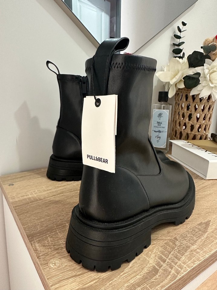 Pull and Bear Marka Postal Bot - Görsel 2