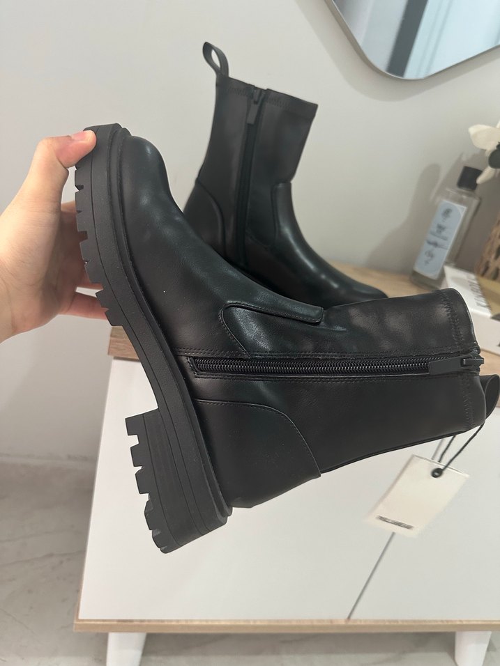 Pull and Bear Marka Postal Bot - Görsel 3