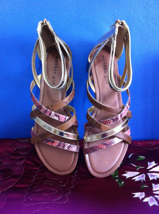 STEVE MADDEN İLE SPOR ŞIK SANDALET