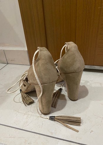 Diğer Bej Süet Bağcıklı Stiletto Topuklu Kadın Ayakkabı