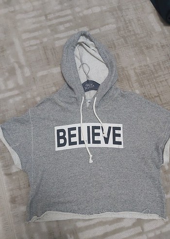 Gri Kadın Kapüşonlu Kısa Kollu Sweatshirt - Görsel 3