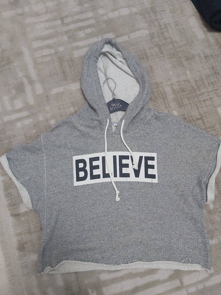 Gri Kadın Kapüşonlu Kısa Kollu Sweatshirt - Görsel 3