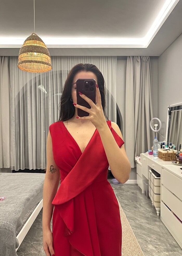 Kırmızı şık elbise - Görsel 3