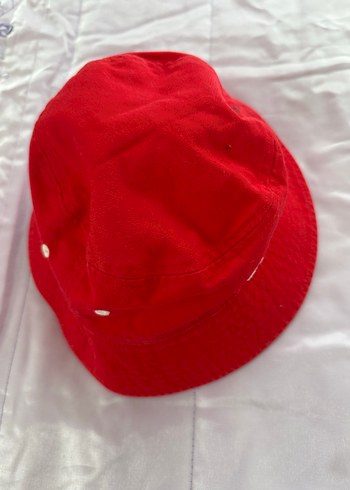 Levis Canli Kirmizi Bucket Sapka