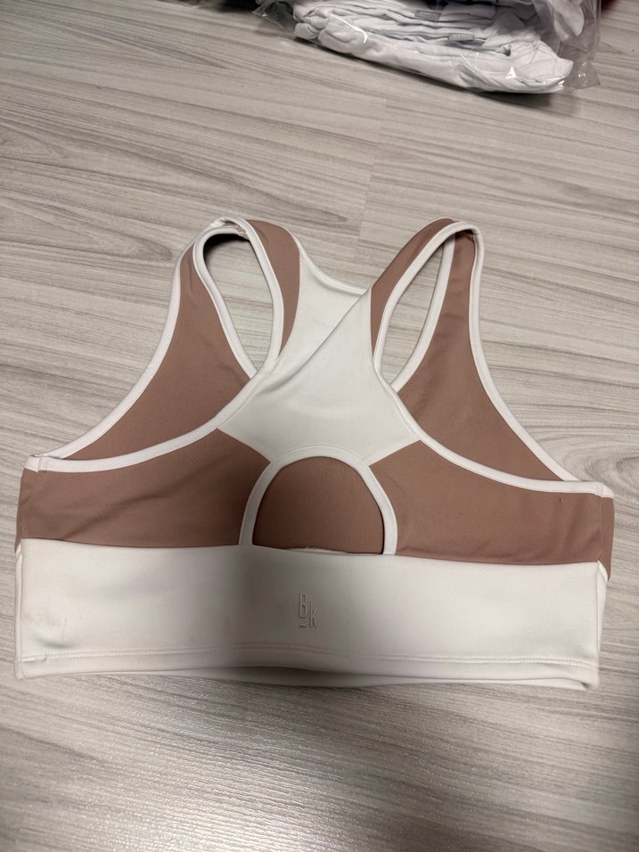 Bej V Yakalı Kısa Spor Büstiyer - Görsel 5