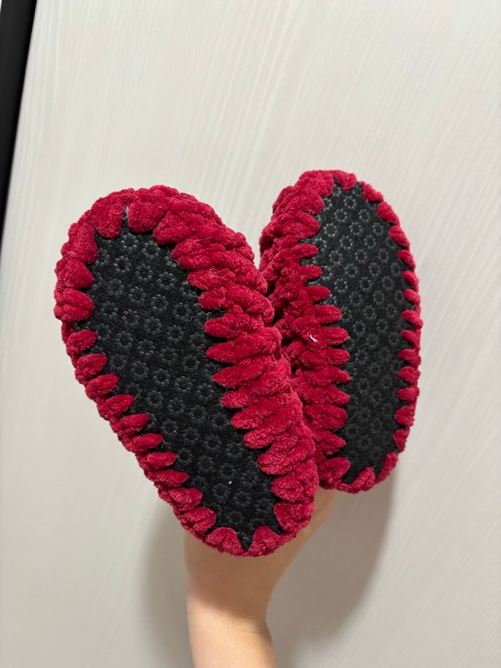 Kız Çocuk Bordo Örgü Ev Botu - Görsel 4