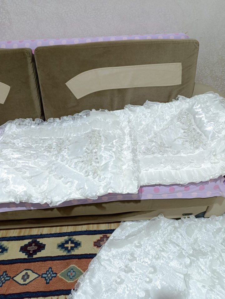 İşlemeli Parlak Beyaz Yatak Örtüsü - Görsel 3