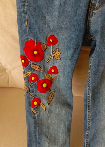 xs Beden Zara Çiçek Nakışlı Kot Jean