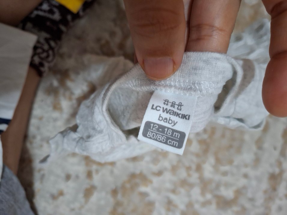 Gri Baskılı Çocuk - Görsel 4