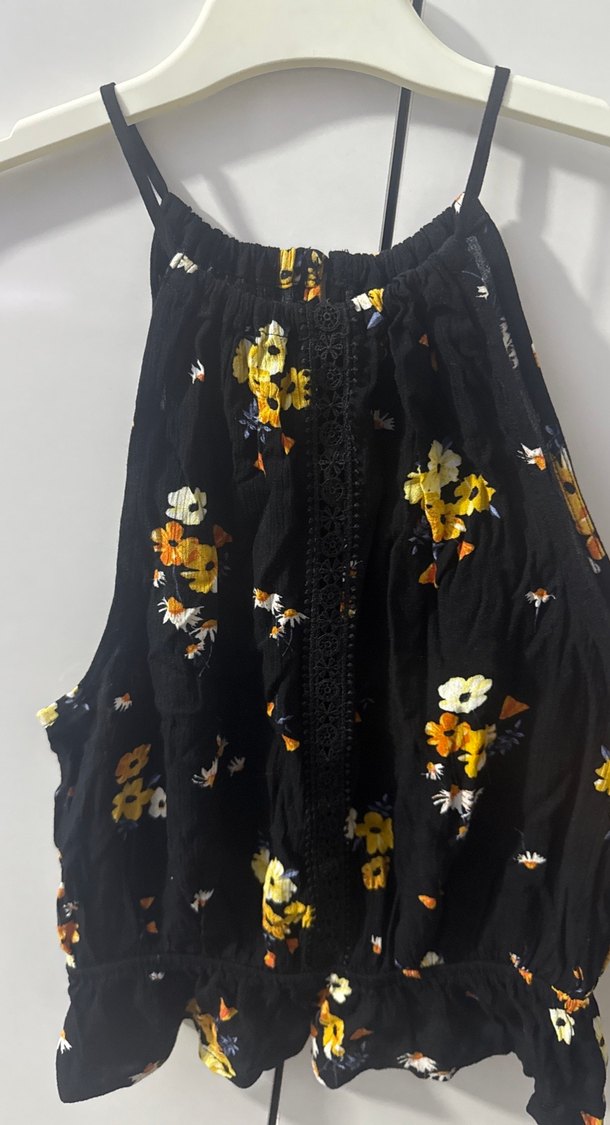 Çiçek Desenli Siyah Askılı Bluz - Görsel 2