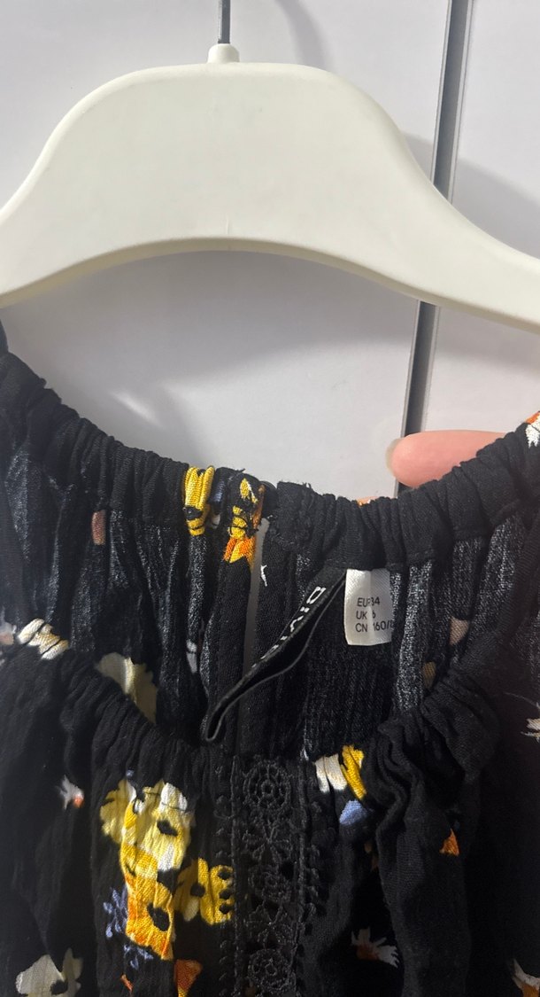 Çiçek Desenli Siyah Askılı Bluz - Görsel 3