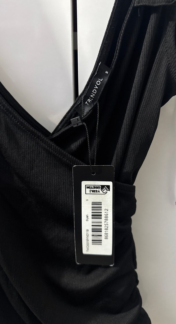 Kadın Siyah Drapeli Askılı Mini Bluz - Görsel 4