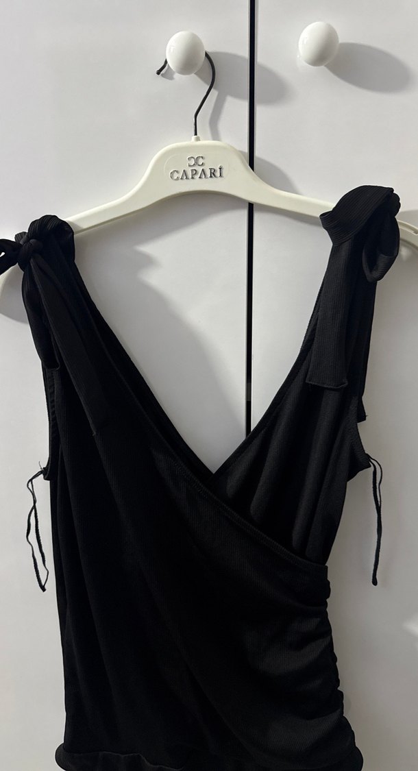 Kadın Siyah Drapeli Askılı Mini Bluz - Görsel 2