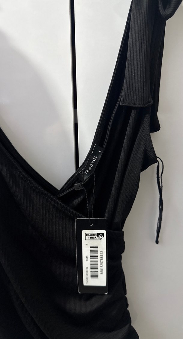 Kadın Siyah Drapeli Askılı Mini Bluz - Görsel 3