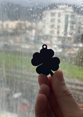 Yeşil Parlak Yonca Figürlü Kadın Charm - Görsel 3