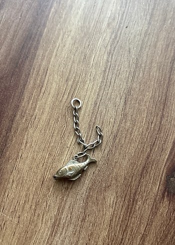 Zincir Detaylı Altın Renk Balık Charm - Görsel 2