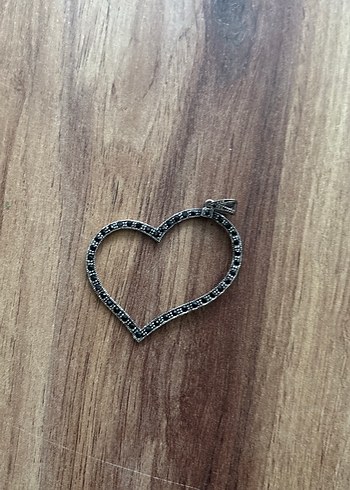 Zincir Detaylı Yılan Desenli Kalp Kadın Charm - Görsel 3