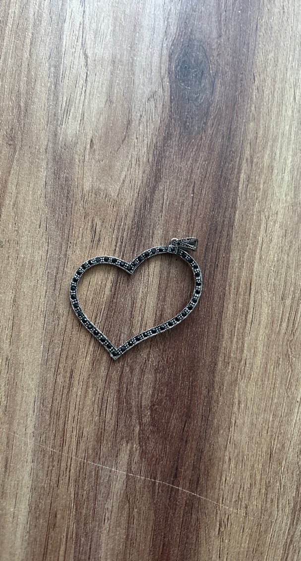 Zincir Detaylı Yılan Desenli Kalp Kadın Charm - Görsel 2