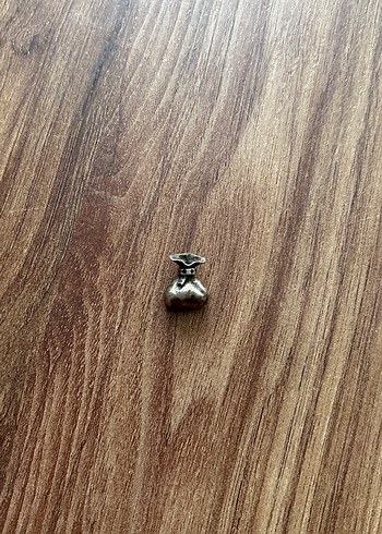 Bej Parlak Düğmeli Kadın Charm - Görsel 3