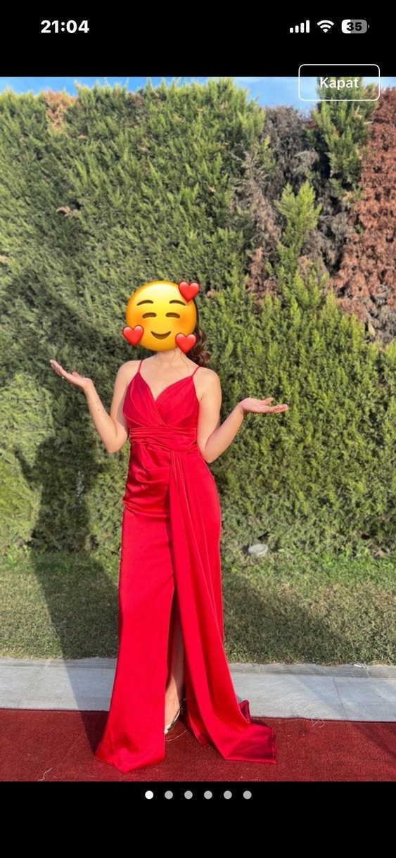 Uzun Kırmızı Drapeli V Yakalı Kadın Elbise - Görsel 4