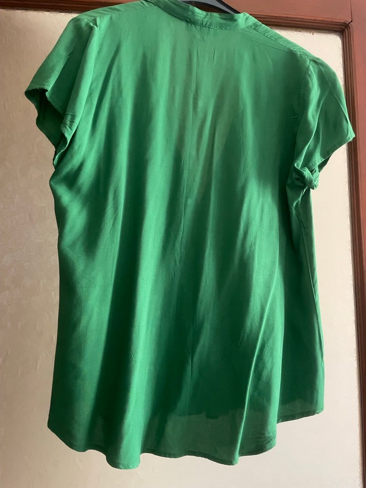 Yeşil V Yaka Düğmeli Kadın Gömlek - Görsel 2