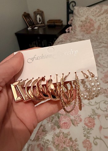 Mini Altın Yılan Desenli Boncuklu Küpeler - Görsel 4